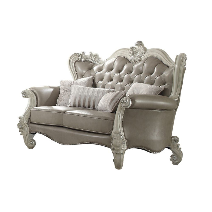 Loveseat w/4 Pillows