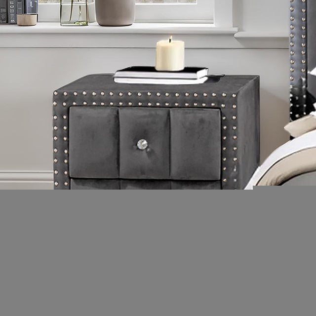 Farese Queen Bed w/ 2 Nightstands